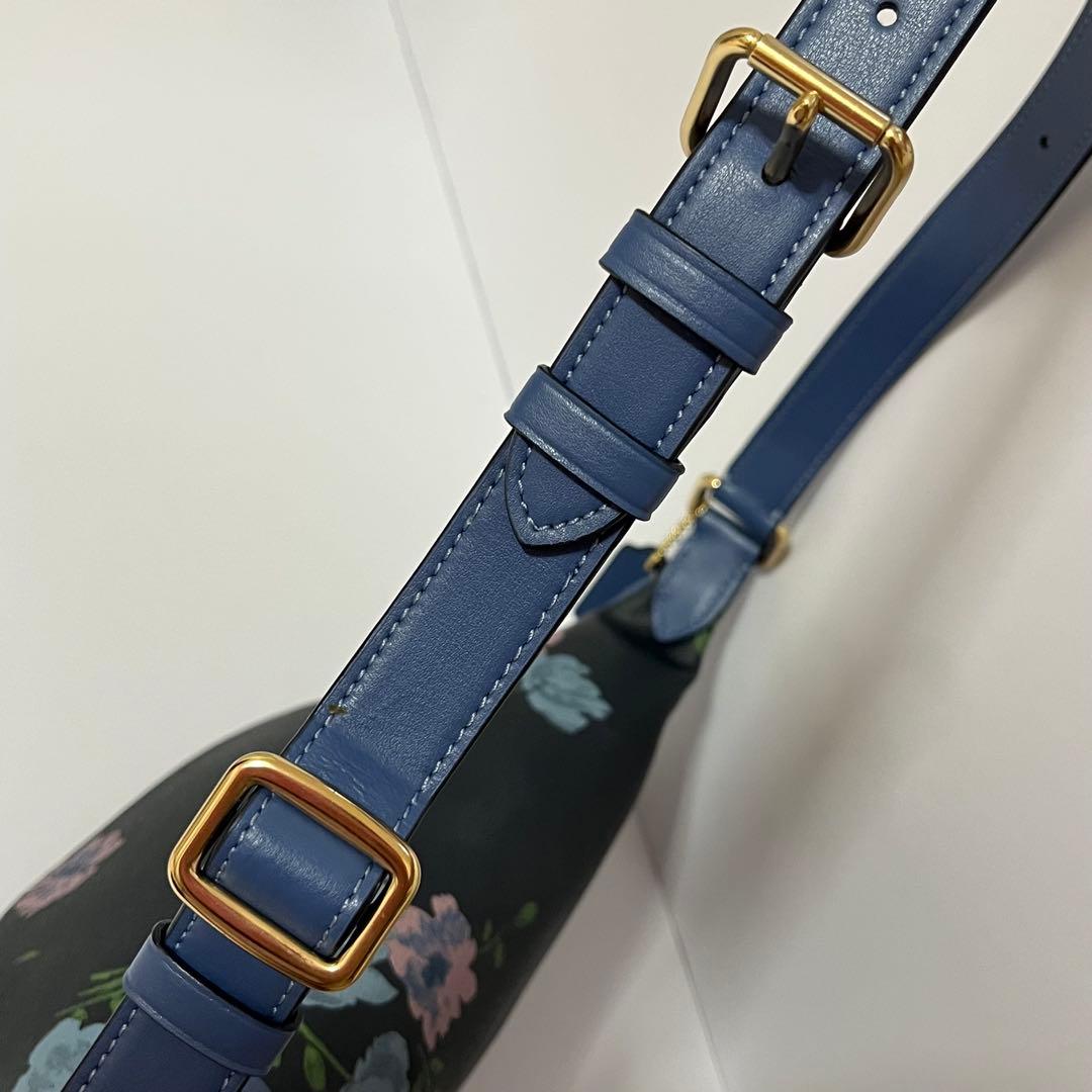 希少✨極美品✨コーチ　ボディバッグ　ウエスト　フローラル　花柄　レザー　濃紺