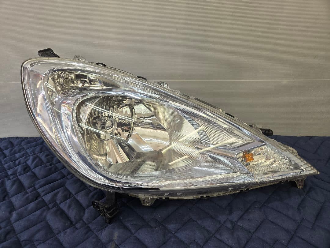 フィットハイブリッド　GP1　ヘッドライト最高級クリア施工済み