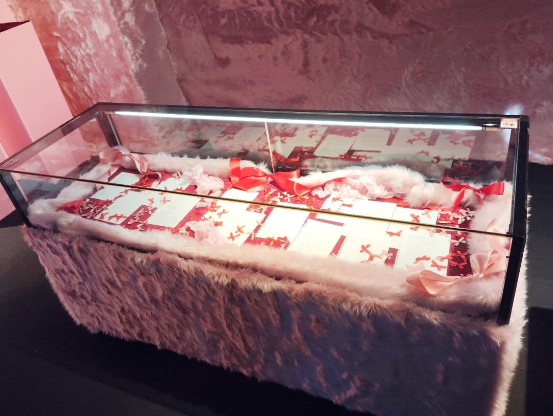 モコモコピンク展示ガラスケースファー160cmワイド2台照明有アイランドケース