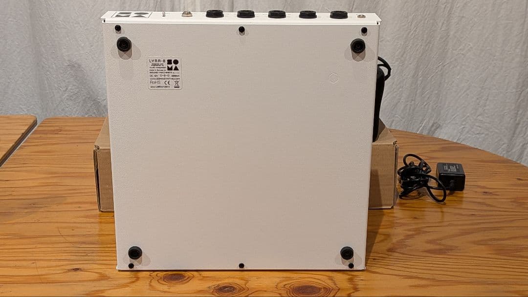 LYRA-8 アナログシンセサイザー