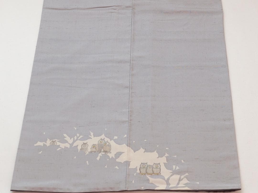 ペールグレーの上質な紬　佐伯武晴　作家物　正絹