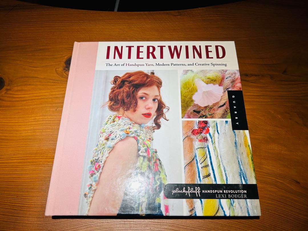 国内入手困難‼️糸紡ぎブックINTERTWINED アートヤーン　洋書　美品‼️