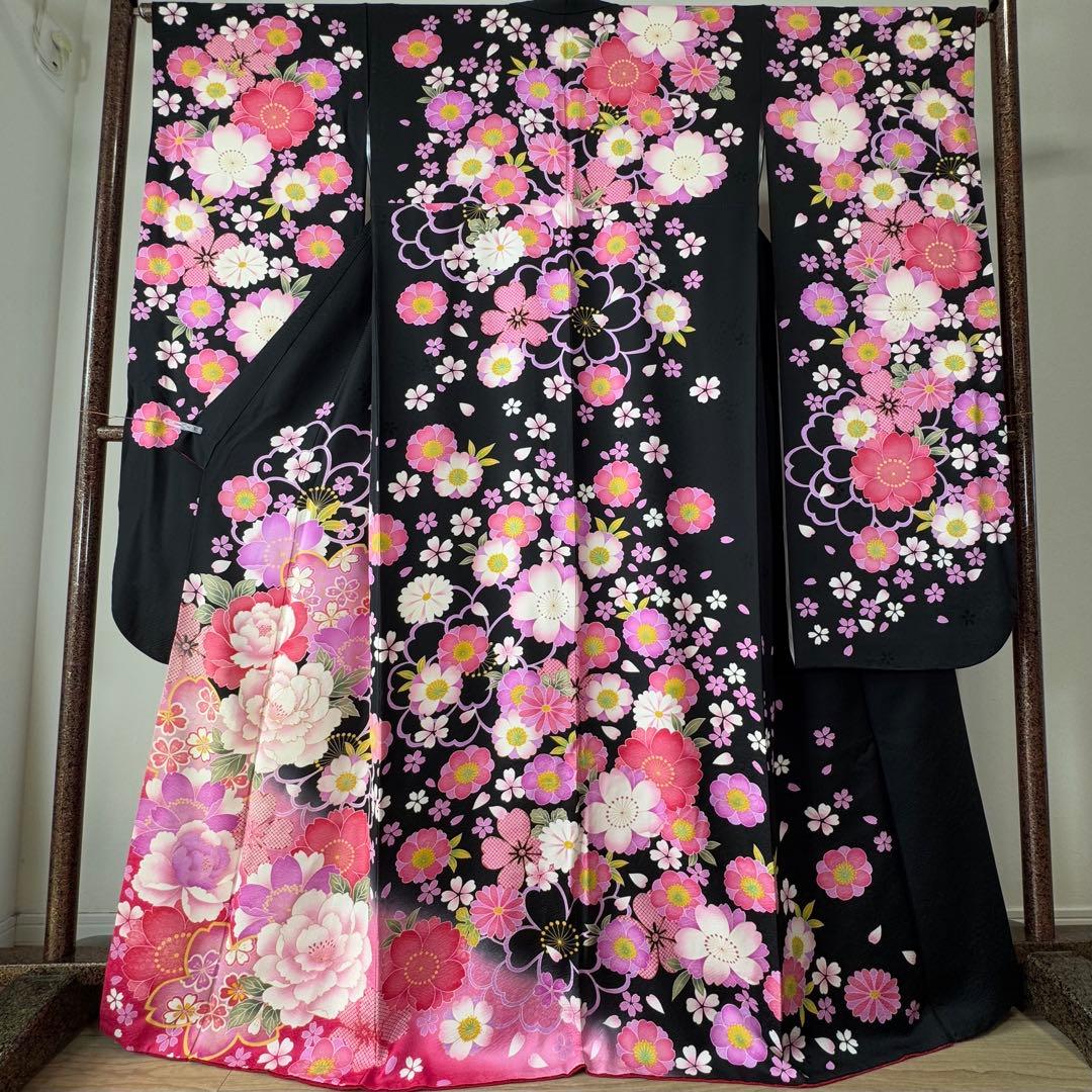 超美品　正絹　現代振袖　成人式　着物　正絹　172 黒　ピンク　刺繍　美しい花柄