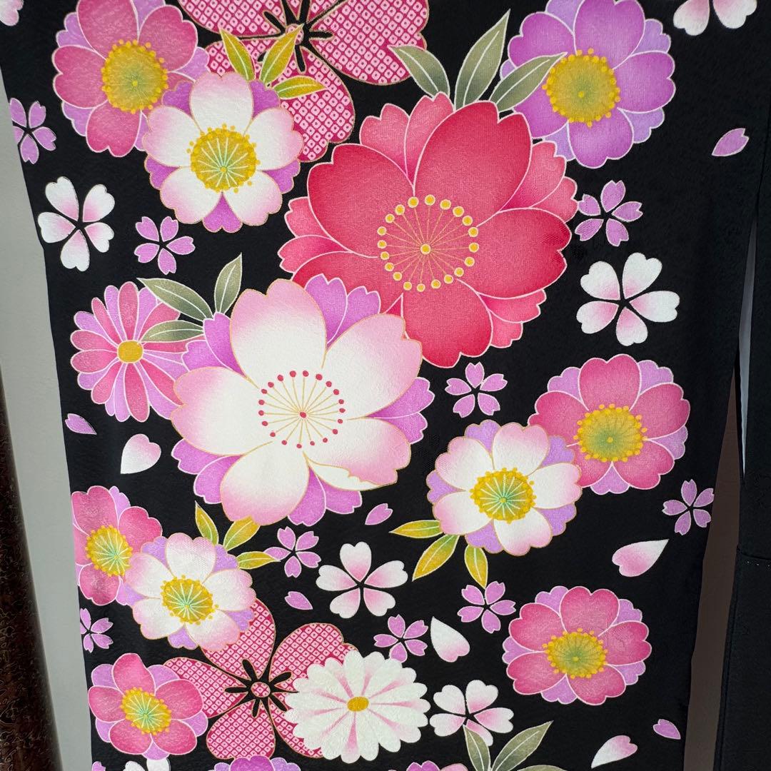 超美品　正絹　現代振袖　成人式　着物　正絹　172 黒　ピンク　刺繍　美しい花柄