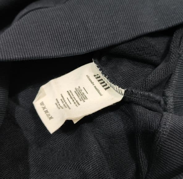 AMI PARIS ハート刺繍のブラックスウェット