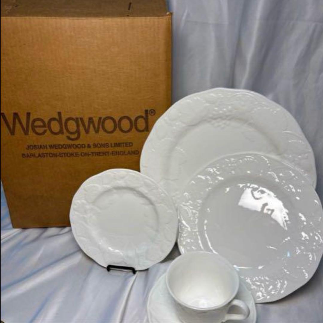 【廃盤、レア】ウェッジウッド 黒壺 ストロベリーバイン 食器セット 5点 新品