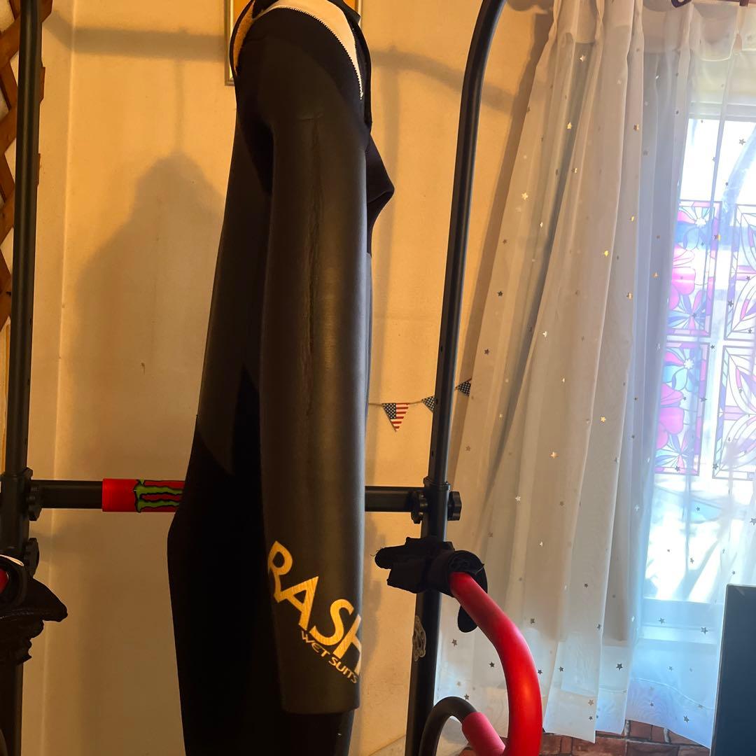 ラッシュ　ウェットスーツ