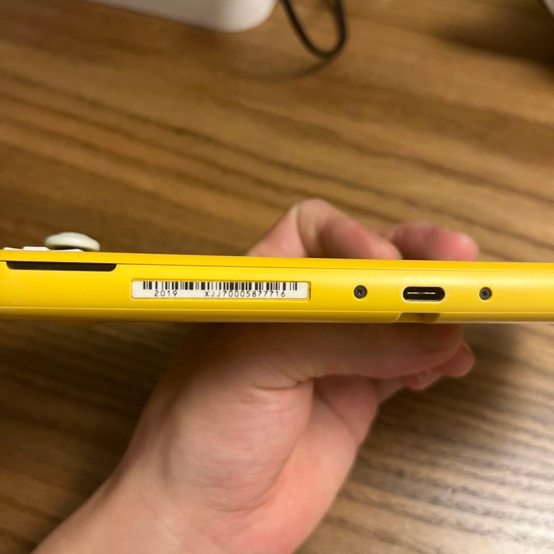 Nintendo Switch light 本体