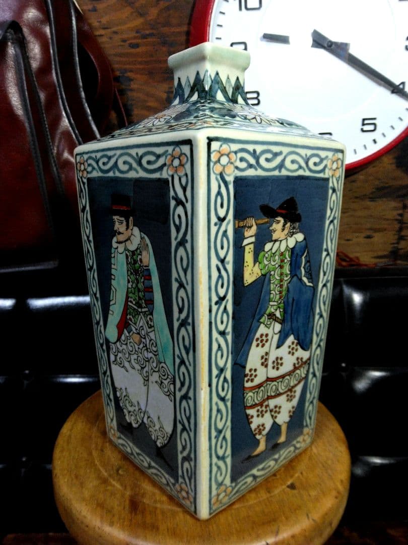 希少　有田焼　円左エ門　染錦色絵　南蛮人図　角瓶　花瓶　飾物　陶器　窯　サイン