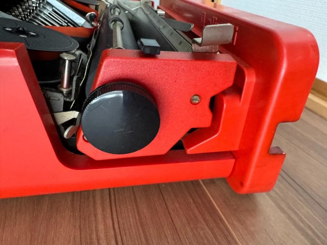 オリベッティ バレンタイン valentine タイプライター 赤