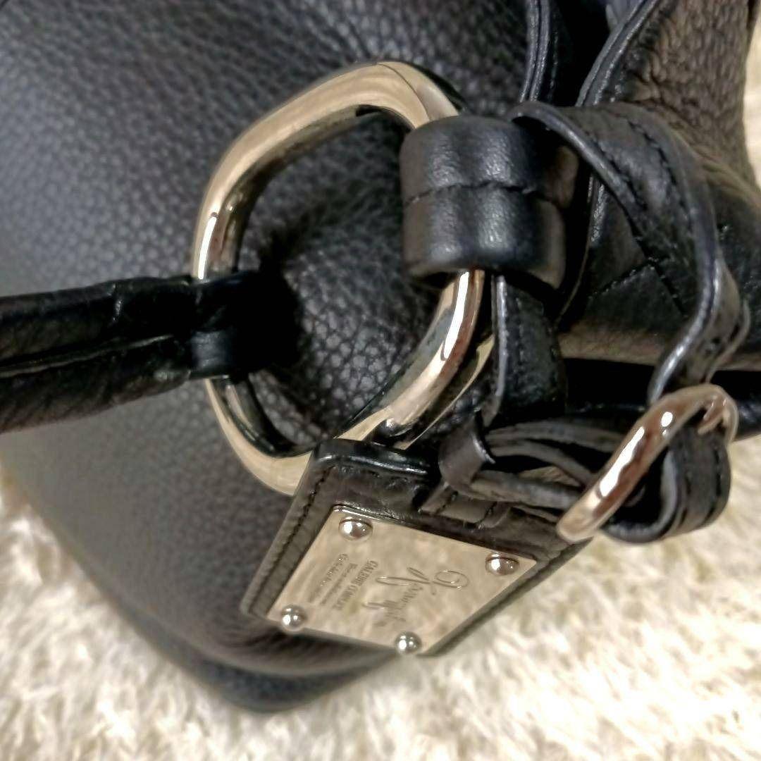 GINZA  銀座かねまつ　ワンショルダーバッグ メタルプレート付　黒 レザー革