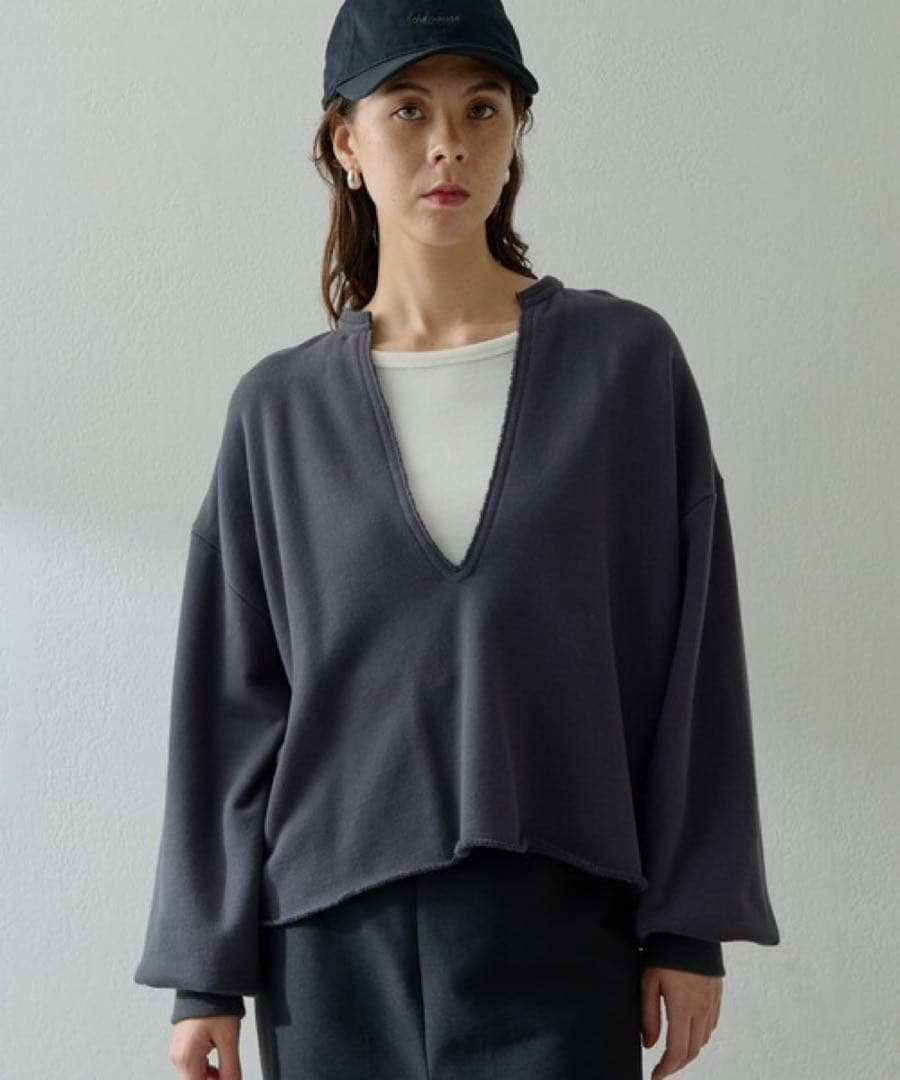 【美品】Vスウェットプルオーバー チャコール