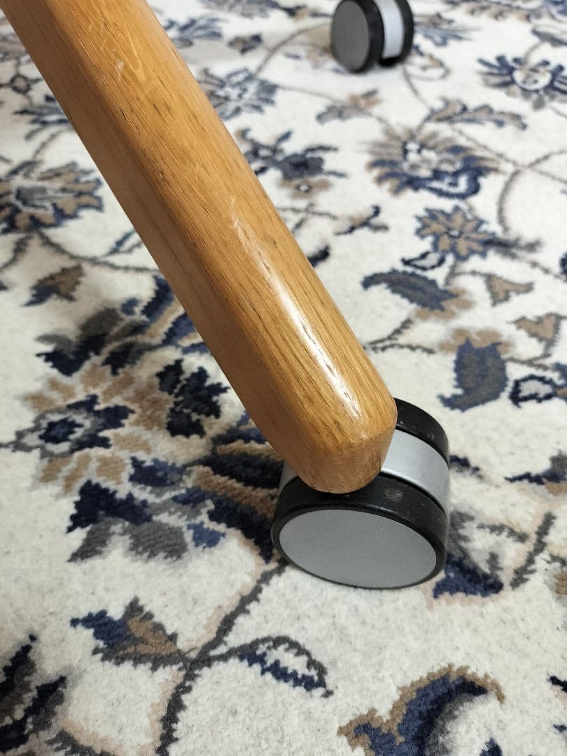 oliver　オリバー　アームチェア　イエロー　木製脚　キャスター付き