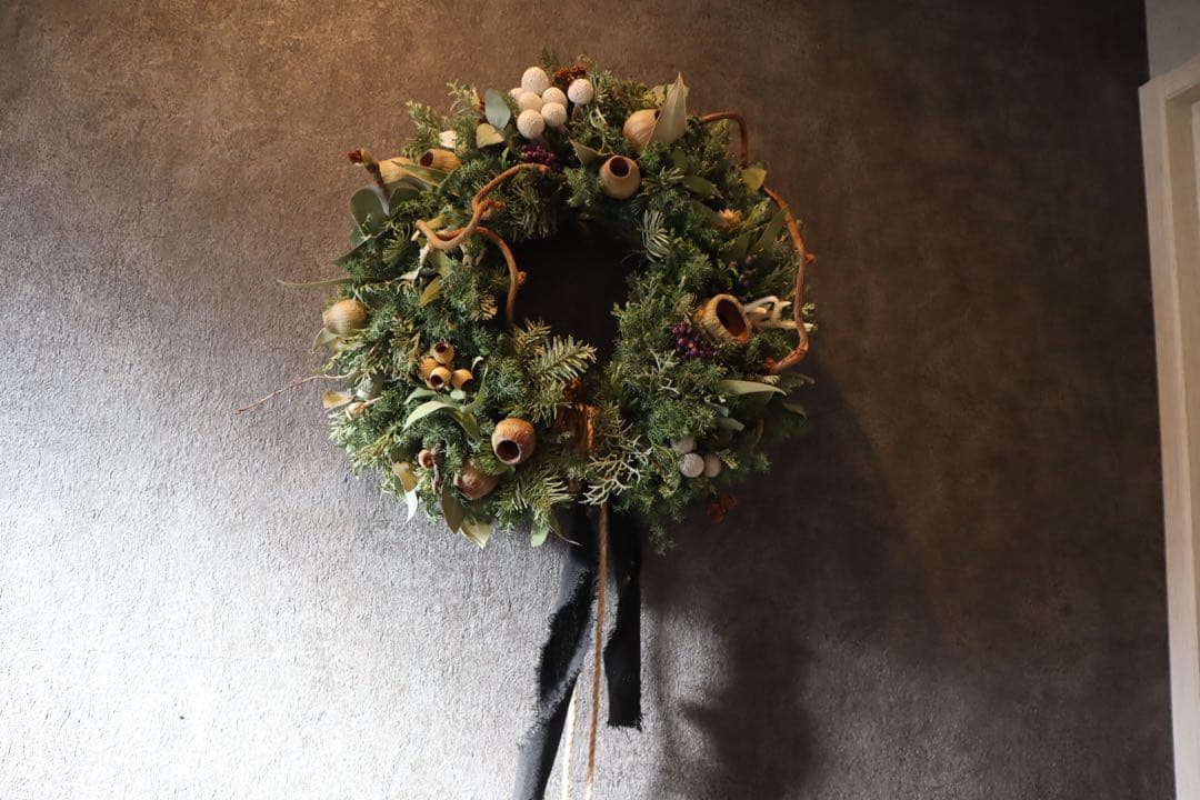 見本　木の実いっぱいクリスマスリース　45センチ