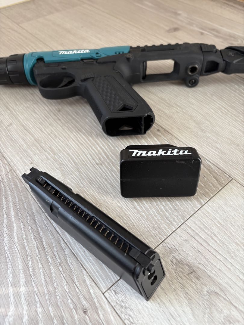 ガスガン　アクションアーミー　ガスブローバックドリルガン　マキタ電動工具風