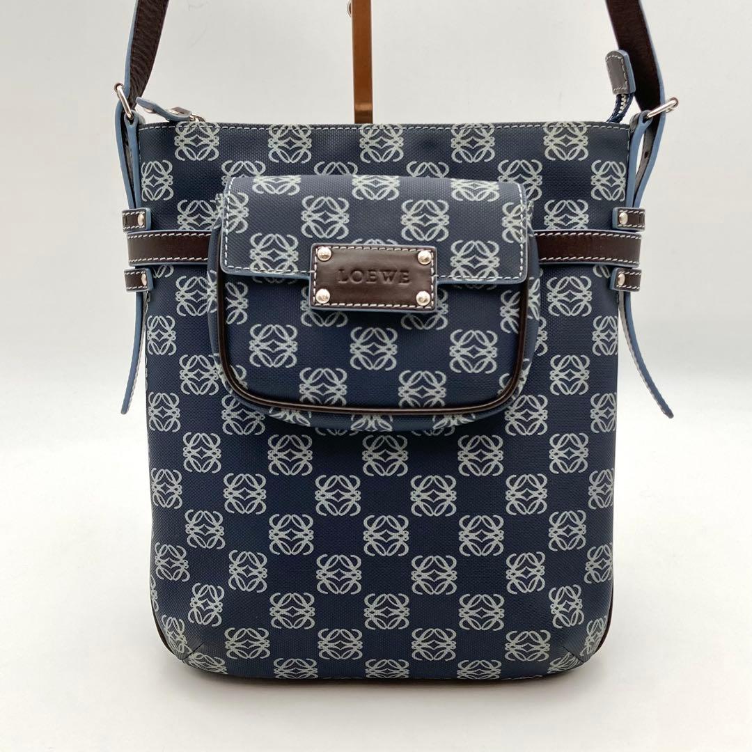 fumiko✨ LOEWE ショルダーバッグ リピートアナグラム 紺色