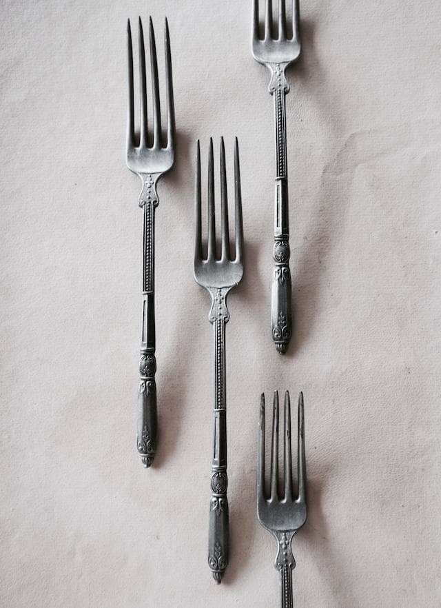 sold france 球とネオゴシックと縦長のスプーンとフォーク