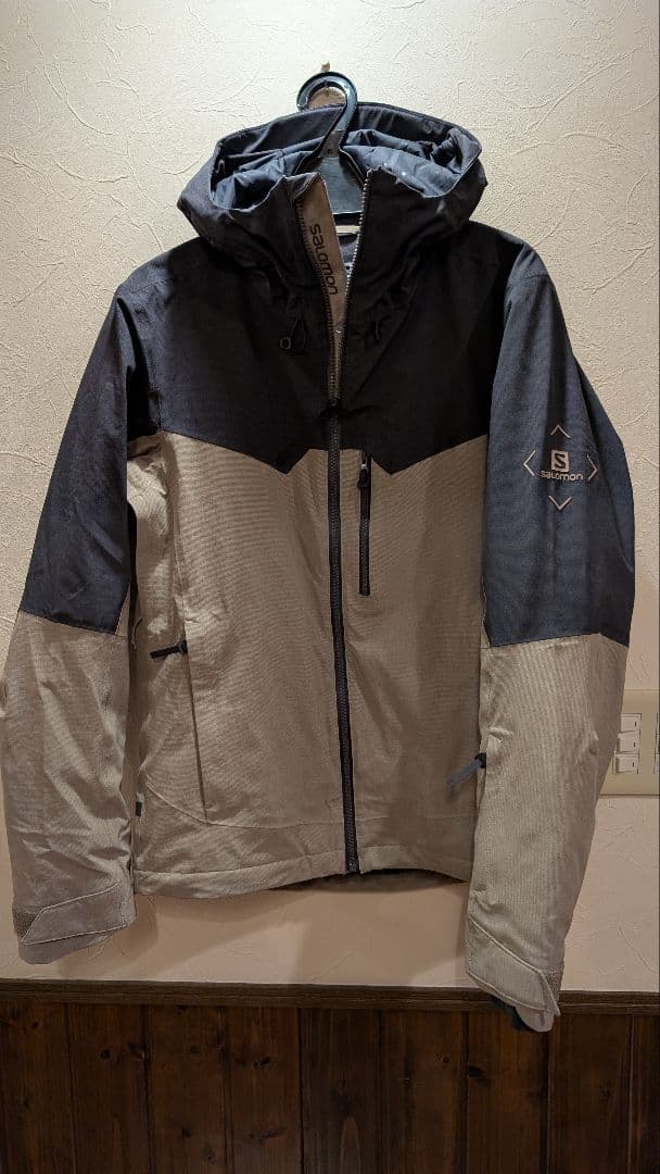 値下げしましたSalomon スキーウェア 海外サイズS（日本サイズM)