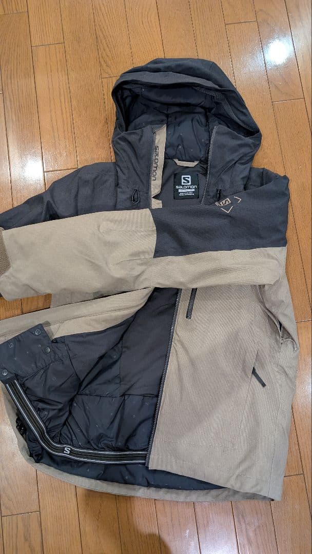 値下げしましたSalomon スキーウェア 海外サイズS（日本サイズM)