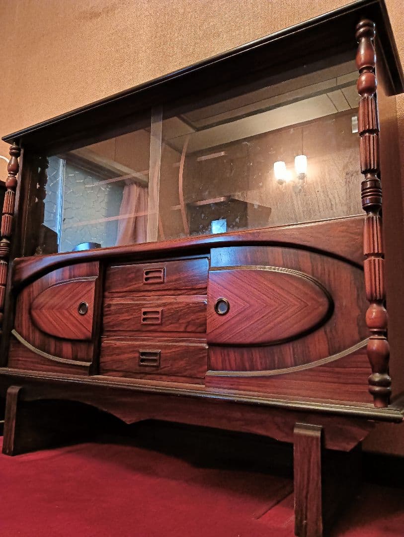 ダークブラウン　赤っぽいウッド ガラス扉キャビネット　昭和　レトロ　ビンテージ