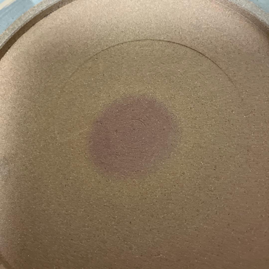 金彩皿「音羽山東哉造」（径３１㌢、高４．６㌢）