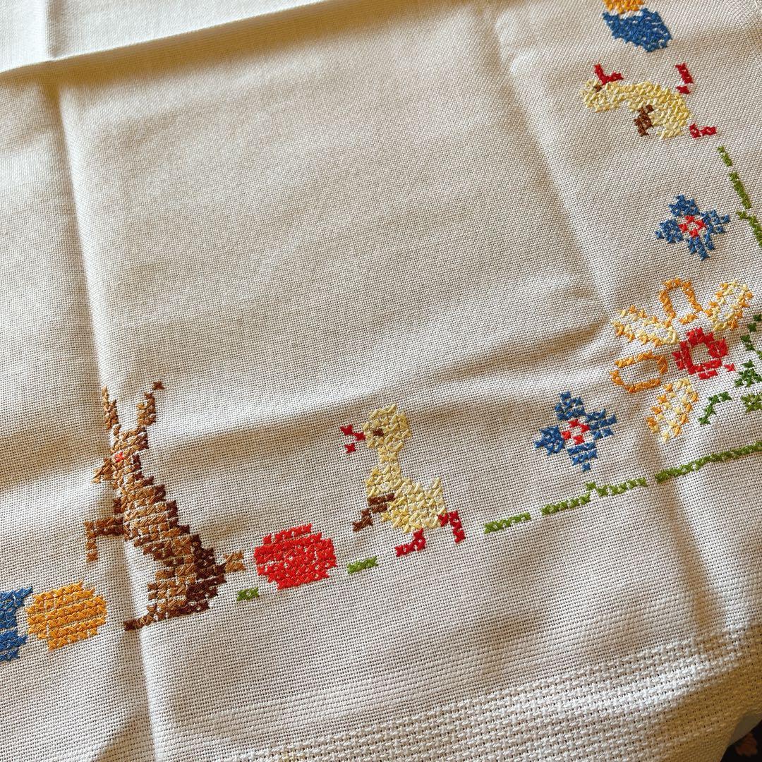 可愛い動物柄のテーブルクロス