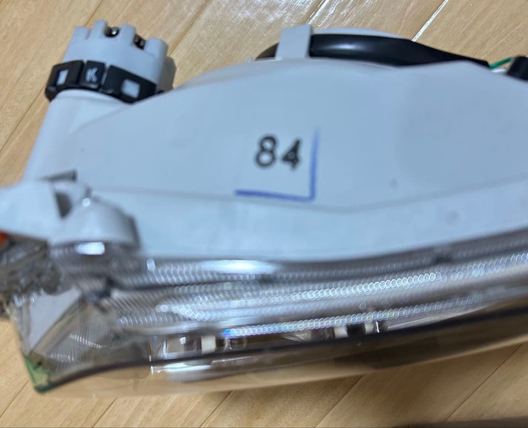 T*房様 新車外し　公道未走行　トヨタ　ハイエース200系純正LEDヘッドライト