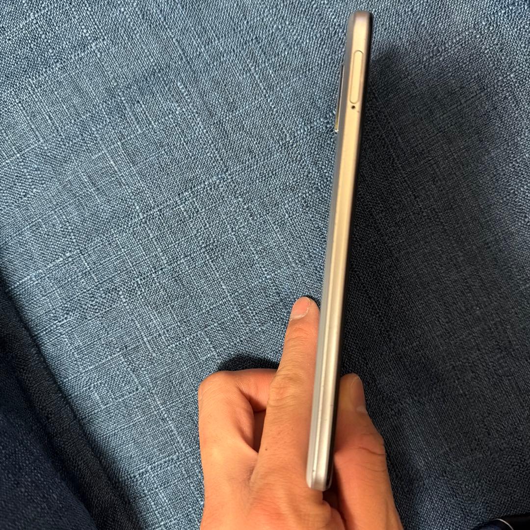 SHARP AQUOS sense4シルバー