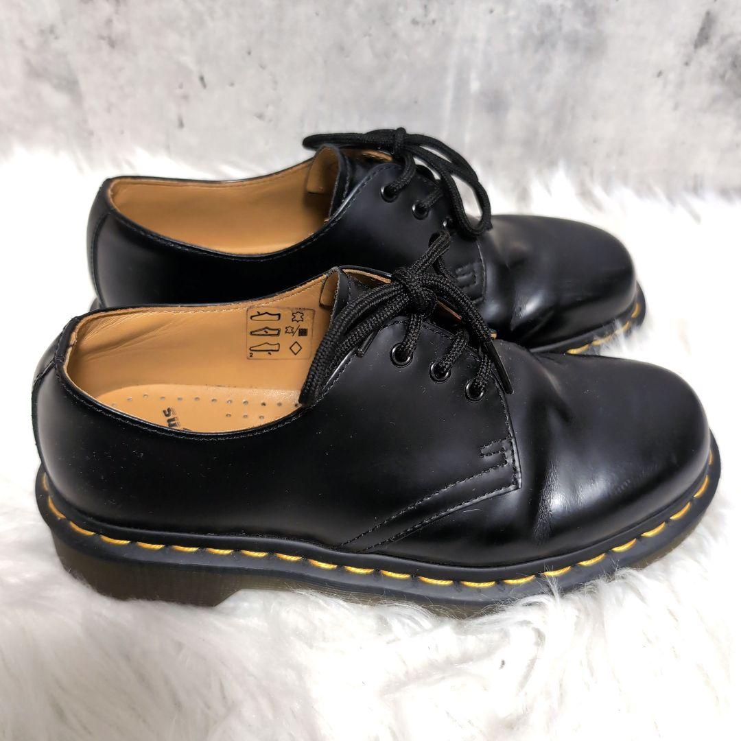 Dr. Martens 3ホール UK4
