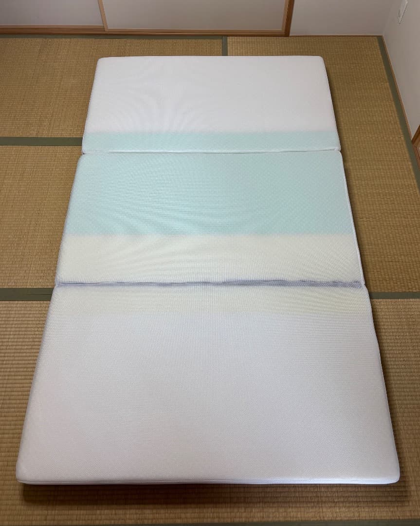 西川 3つ折り 体圧分散マットレス (セミダブル)