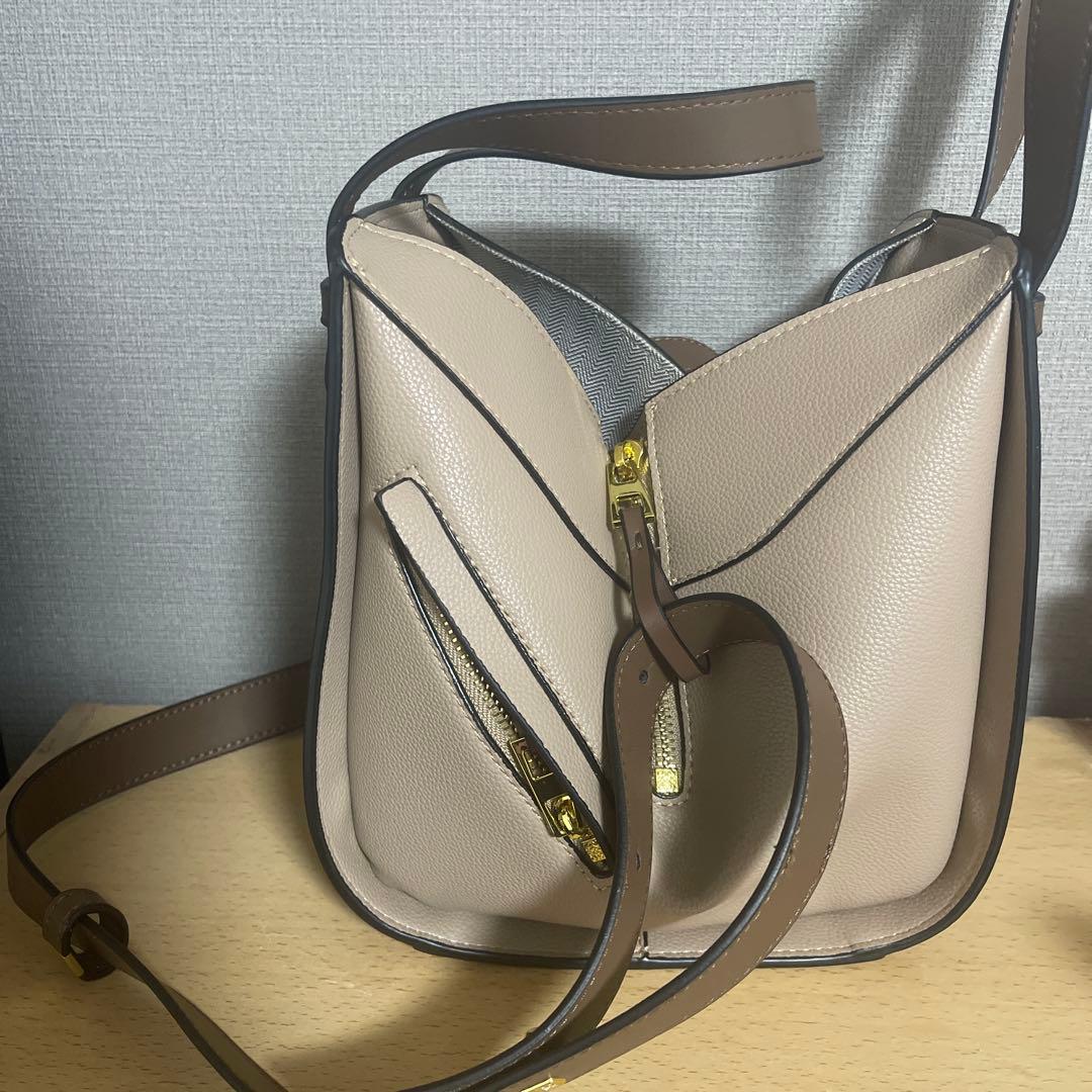 【あんしん鑑定付き新品未使用】LOEWE ハンモックスモール サンド