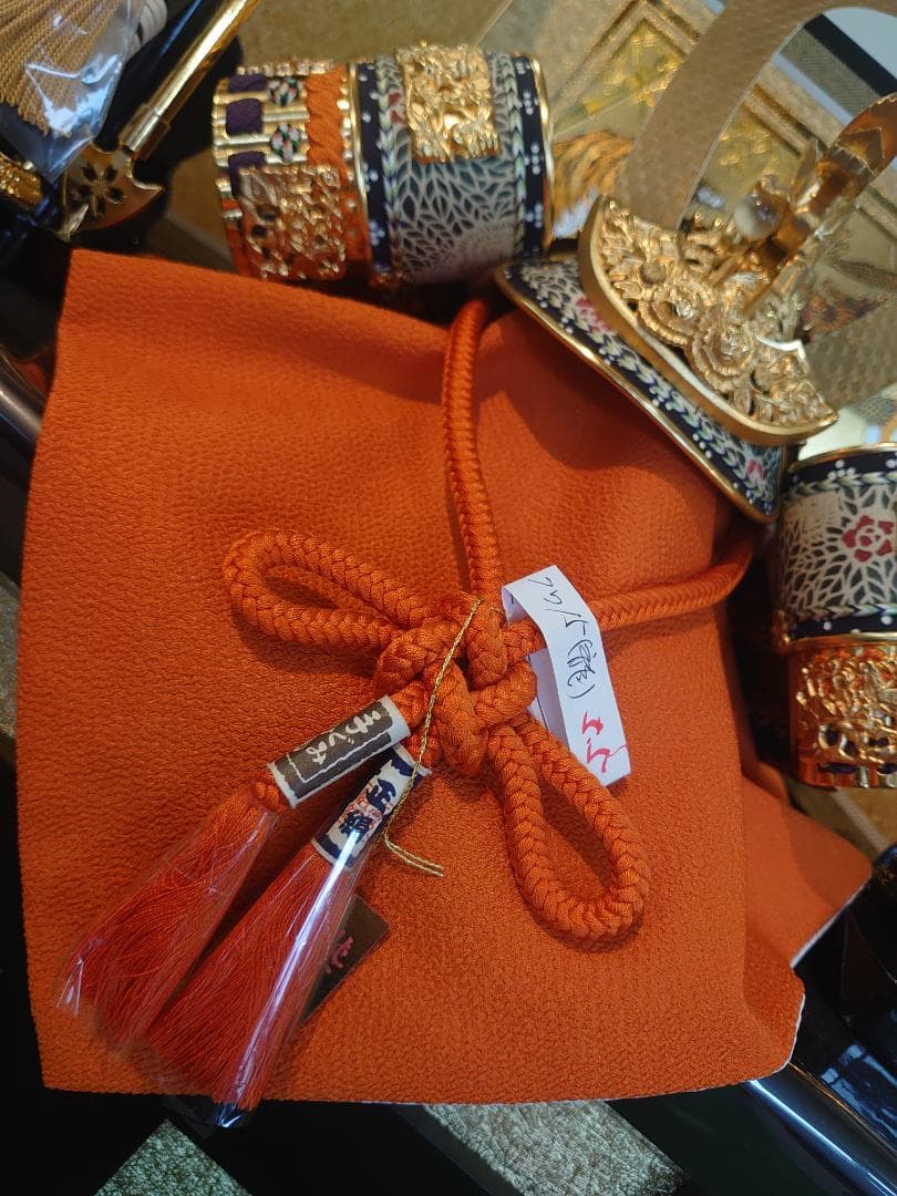 ●チコ●五月人形セット●正絹縅の金兜　彫金龍虎図収納飾り　赤茶色屏風台付