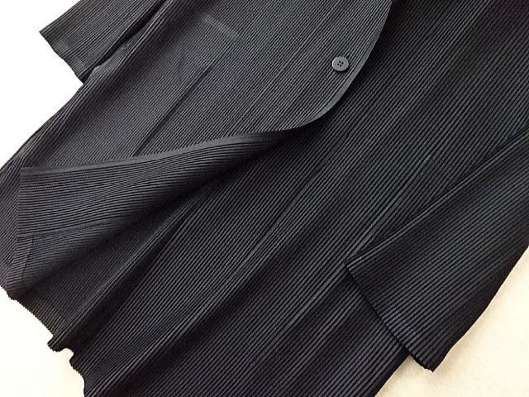 イッセイミヤケ　ロングジャケット　ブラック　プリーツ