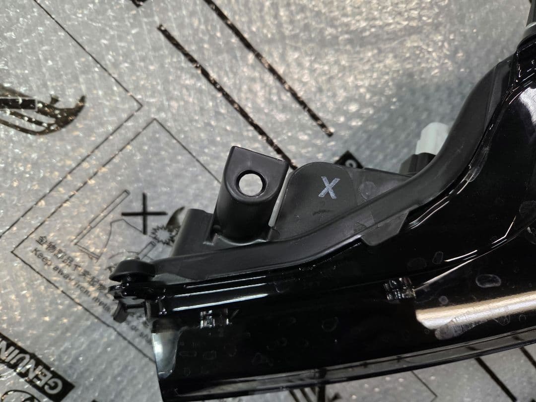 【美品】最終値下げ　トヨタ　60系プリウス　MXWH60　左ヘッドライト
