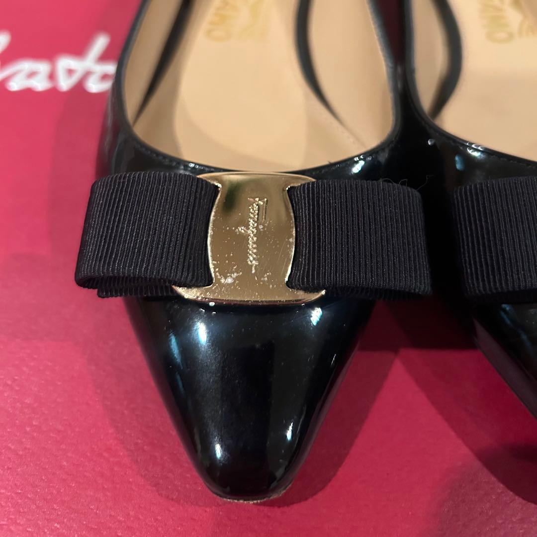 美品　FERRAGAMO VARA ヴァラ パンプス フェラガモ　卒業式　6D