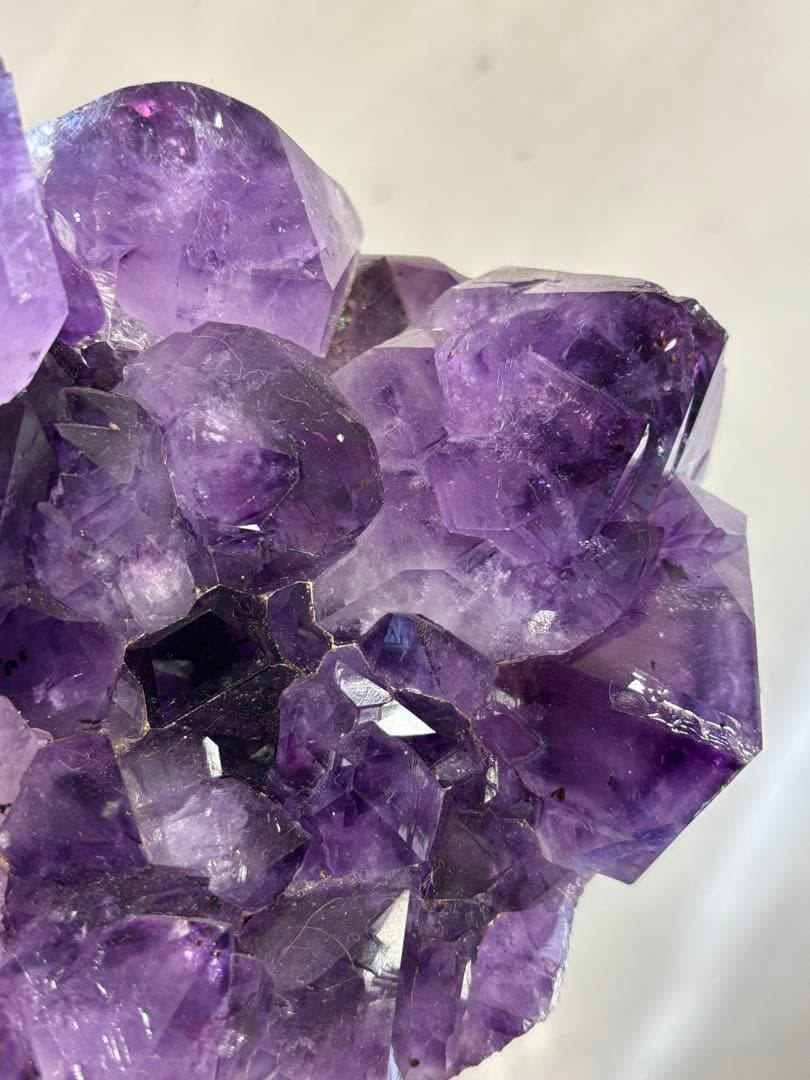 ブラジル産　大きめの結晶　アメジスト　クラスター　1652g テリ艶　ゴージャス