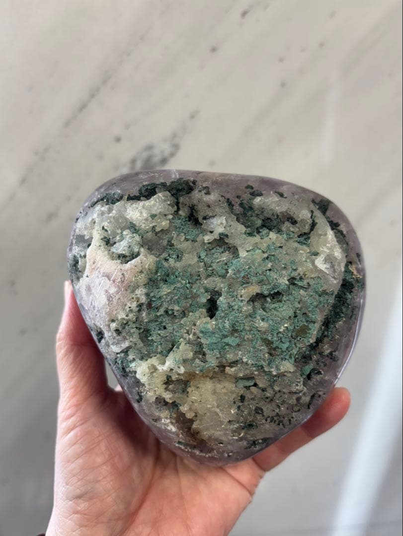 ブラジル産　大きめの結晶　アメジスト　クラスター　1652g テリ艶　ゴージャス