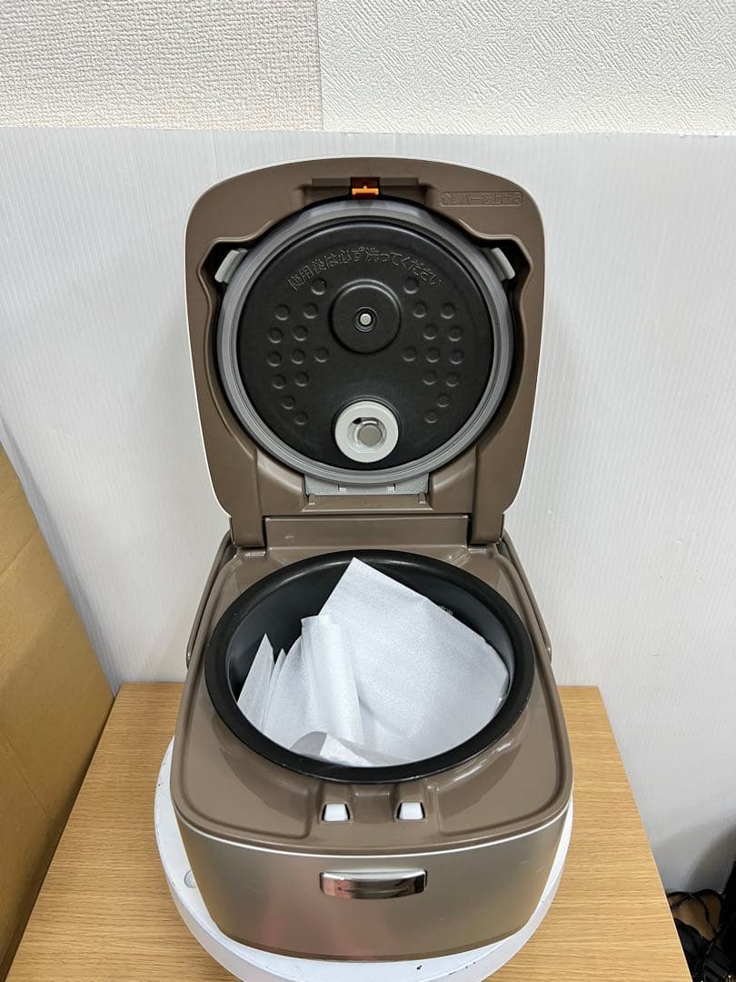 三菱IH炊飯器 5.5合（型番：NJ-ST06R-N）2016年製