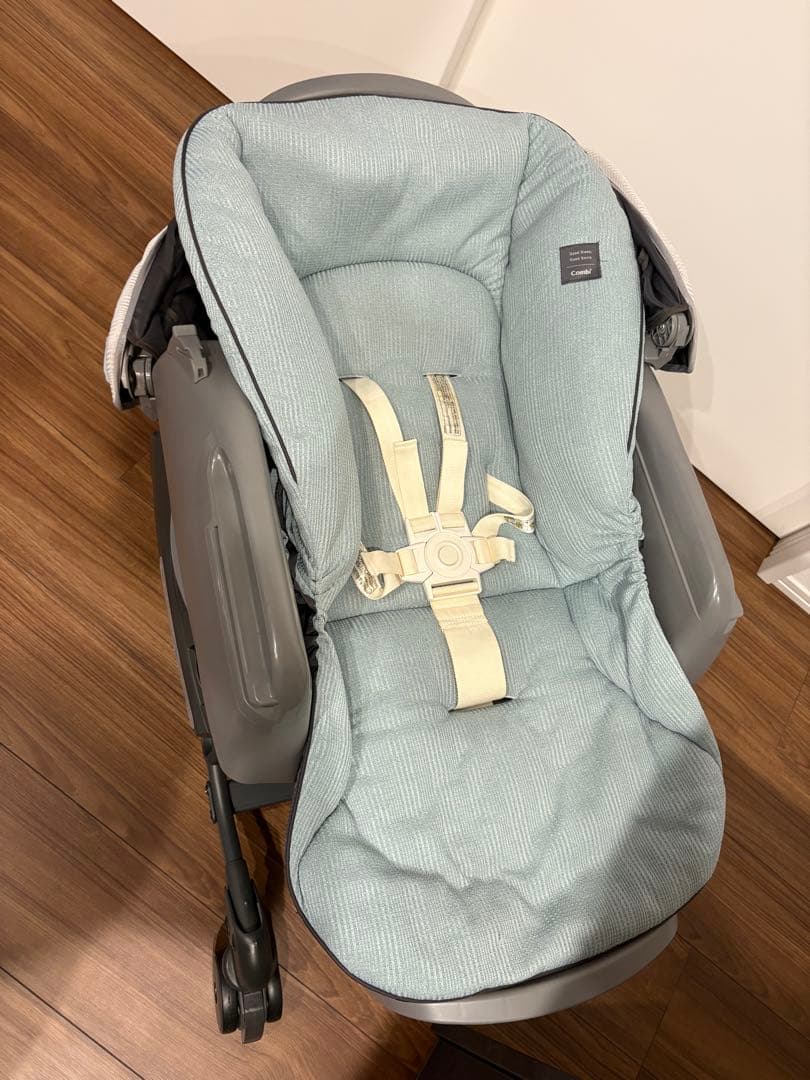 combi コンビ　ネムリラ　AUTO SWING ミンティーブルー