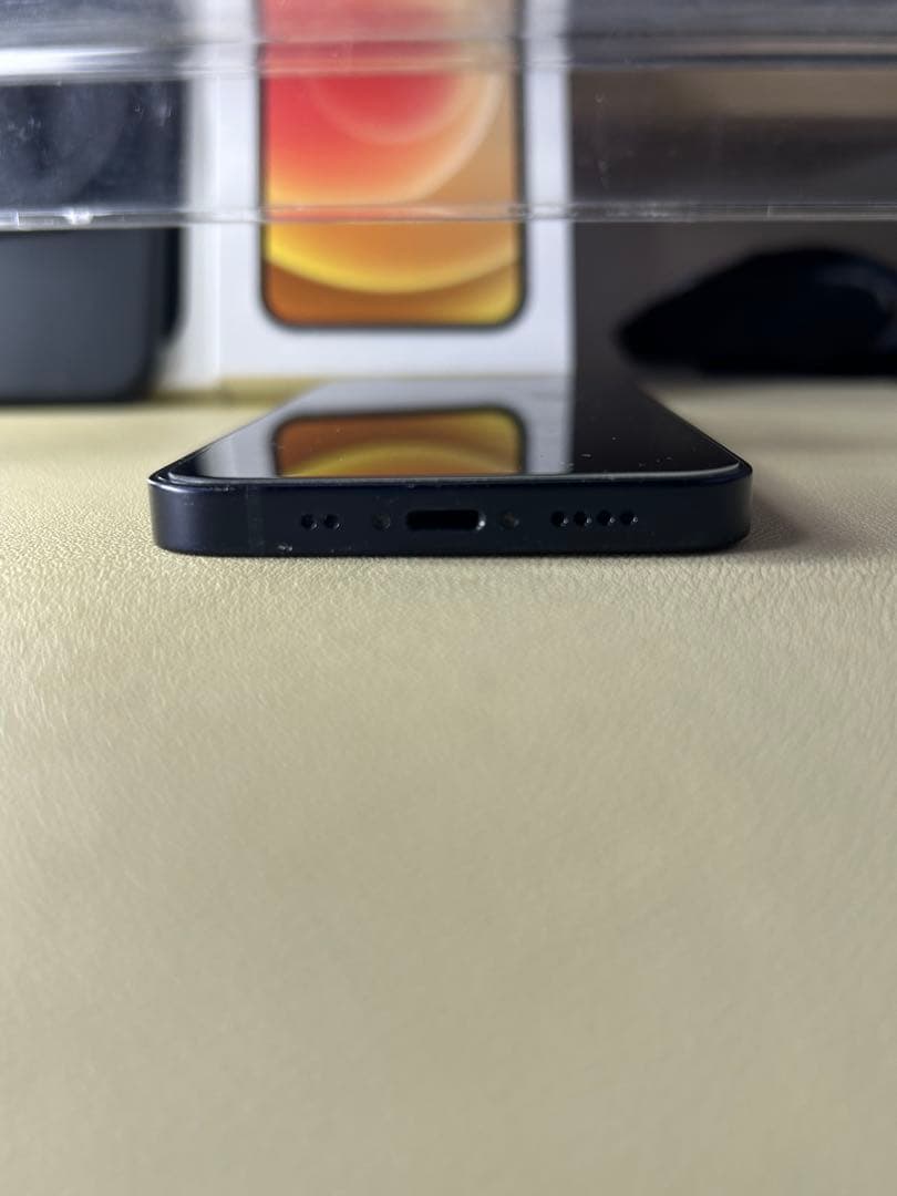 iPhone12 mini Apple純正ケース付き