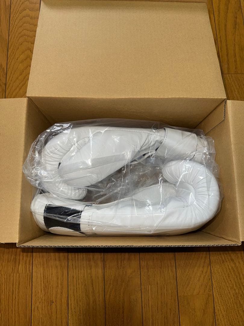 新品未使用品　Winning/ボクシング/グローブ14oz ホワイト