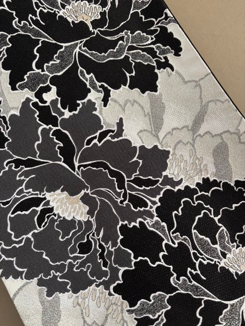 黒×白×金銀糸 牡丹文様 六通 袋帯/振袖 訪問着