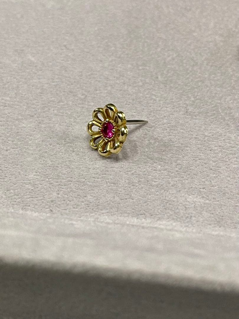 18K金の花デザイン ルビー宝石 ピンブローチ K18YG Gold ゴールド