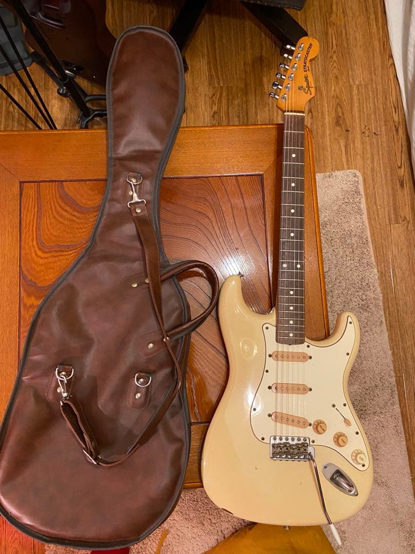 Squier fender japanストラトキャスター Eシリアル