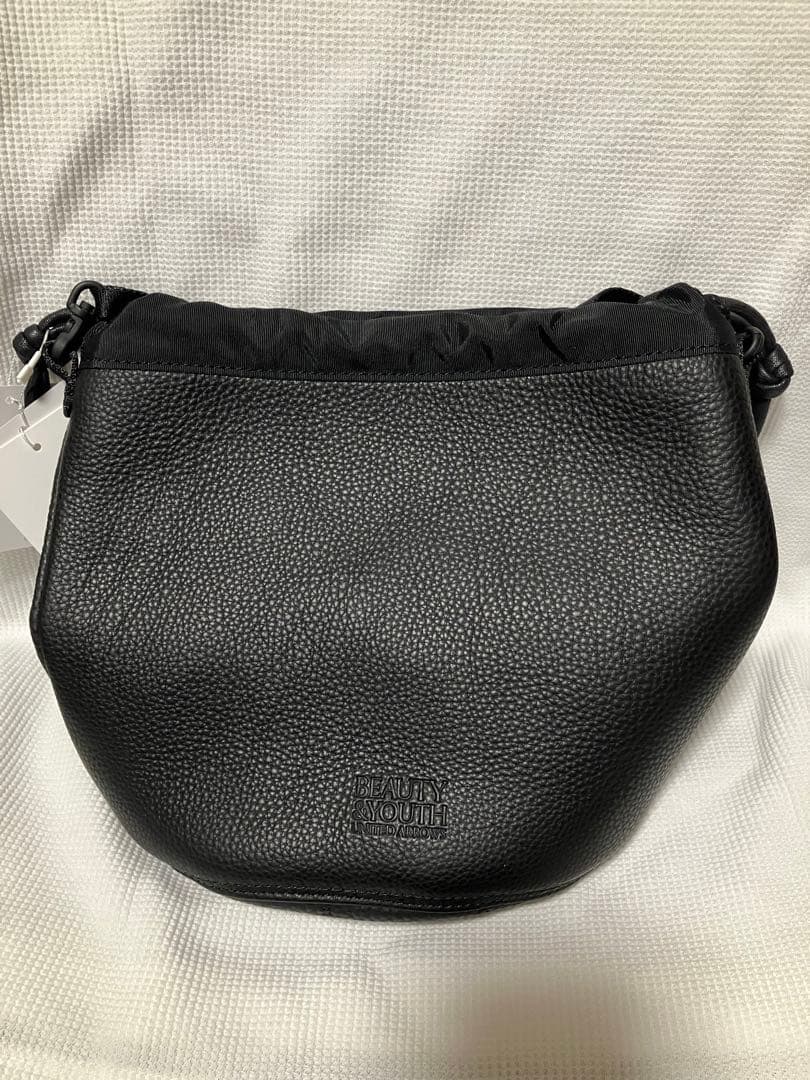 新品 BEAUTY & YOUTH スタンダード レザー パース 巾着 黒
