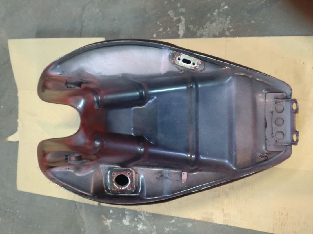 ゼファー400χ　タンク