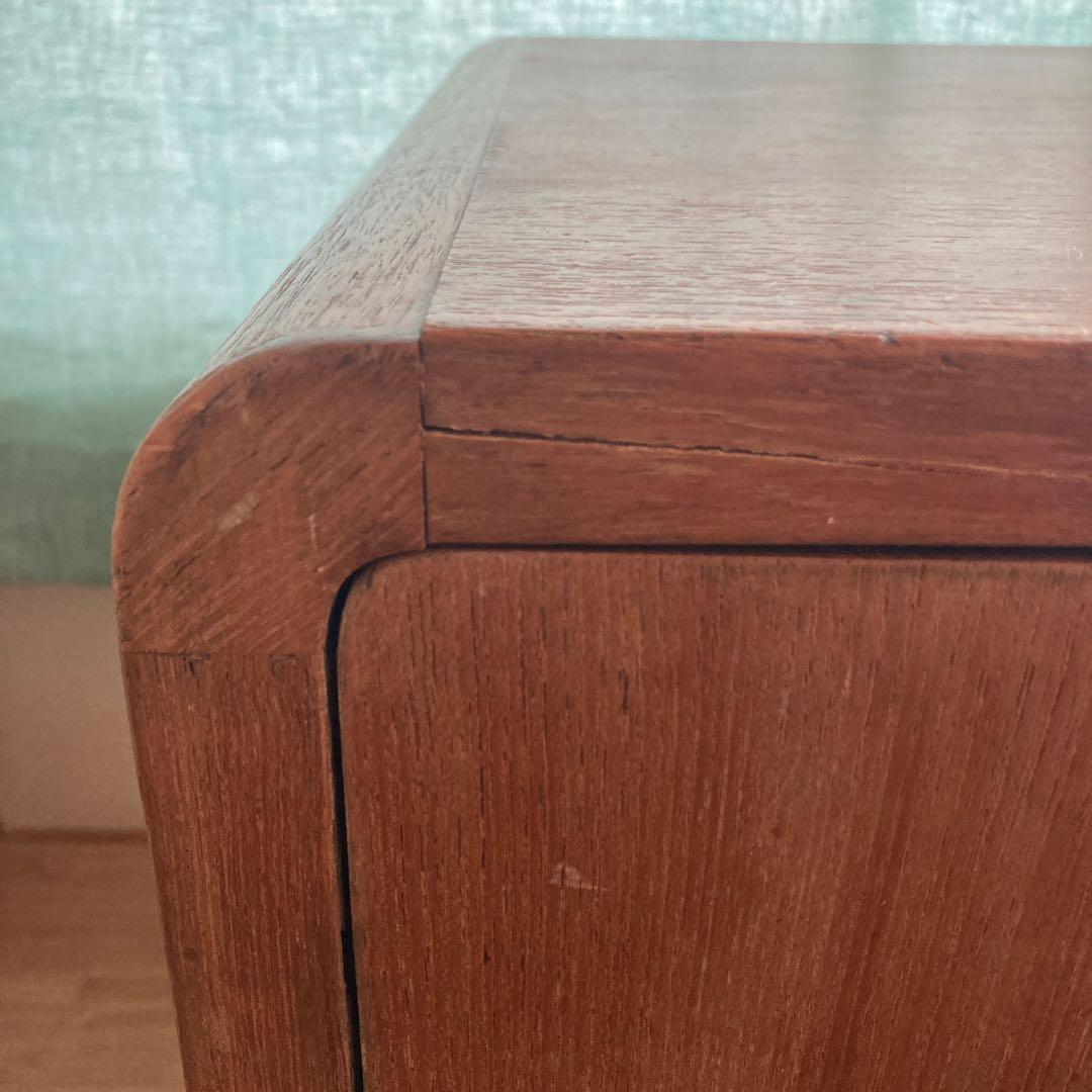 木製サイドテーブル 棚、扉付き ブラウン