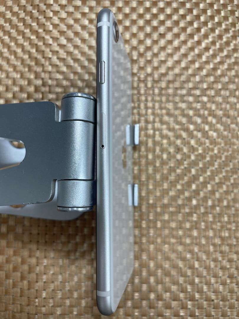 iPhone SE 第3世代 64GBスターライトSIMフリー【1552】