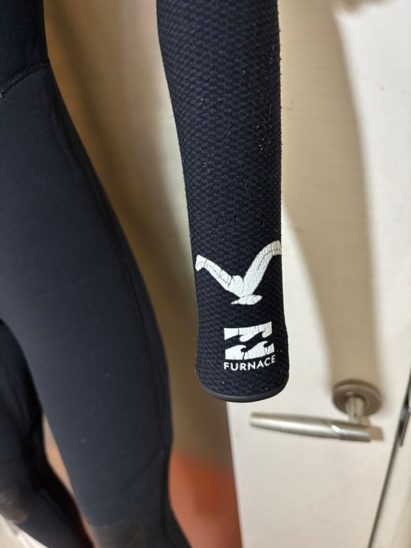 本日限定値下げ！　ビラボン　ガルウィングジップ　5×3mm　セミドライ　Mサイズ