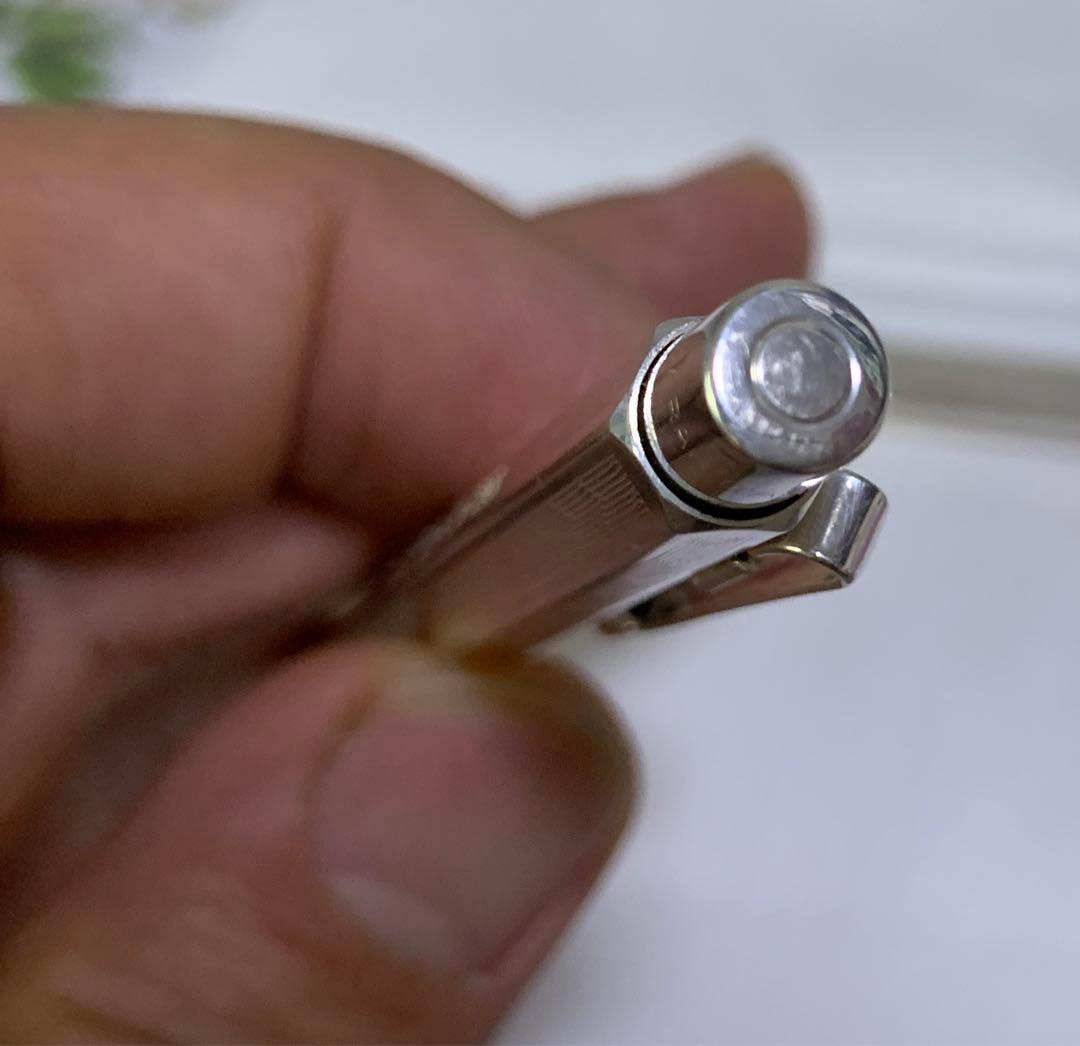 カランダッシュ鉛筆と黒インクのボールペン